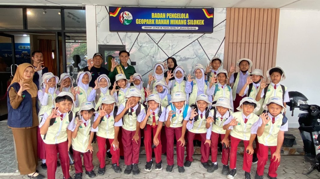 Pegadaian Ajak Siswa Kenali Keragaman Geologi di Geopark Silokek