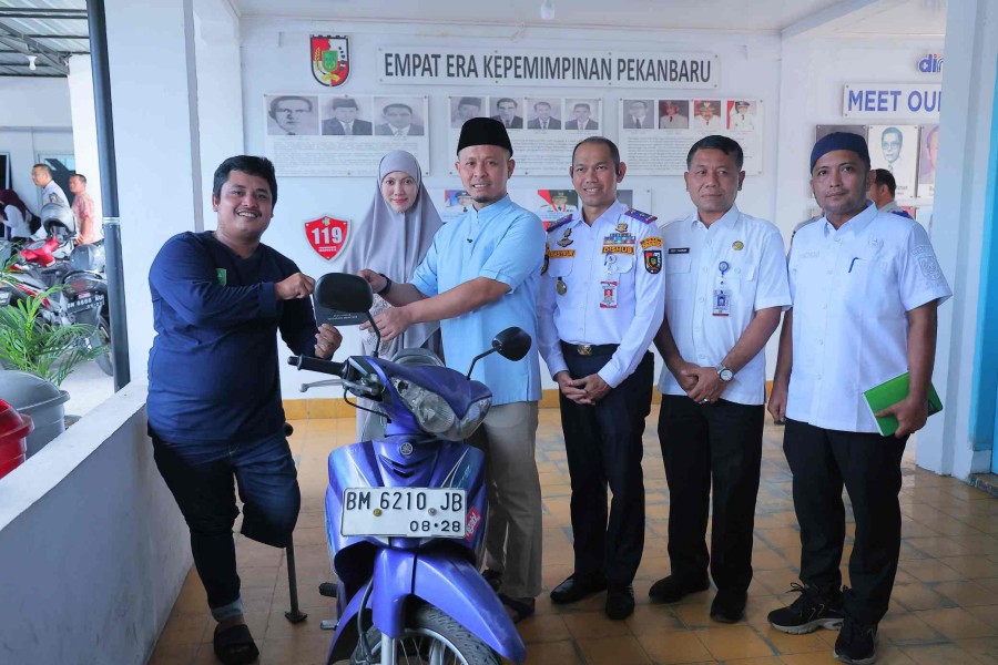 Sepeda Motor Warga Disabilitas Dicuri, Wako Agung Serahkan Bantuan Sepeda Motor Pengganti