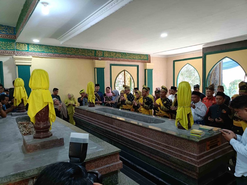 Wako Agung Ziarah ke Makam Pendiri Pekanbaru Jelang Hari Jadi Ke-241