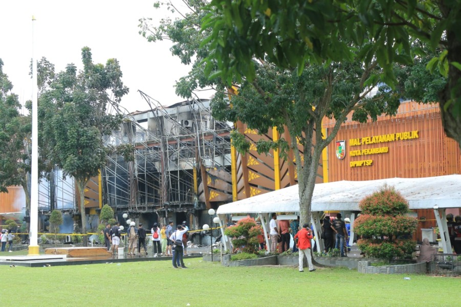 Pasca Terbakar, Gedung MPP Pekanbaru Belum Bisa Dibongkar