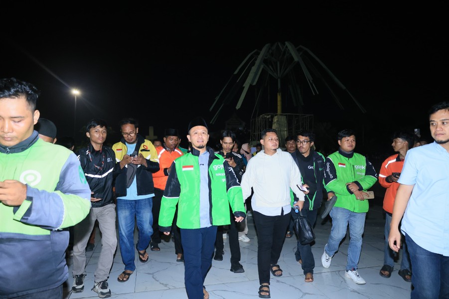 Ribuan Driver Ojol Ikuti Sahur On The Road Bersama Wali Kota Pekanbaru