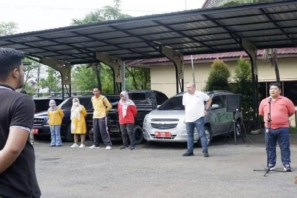 Pegawai DLHK Pekanbaru Gotong Royong Bersihkan Workshop