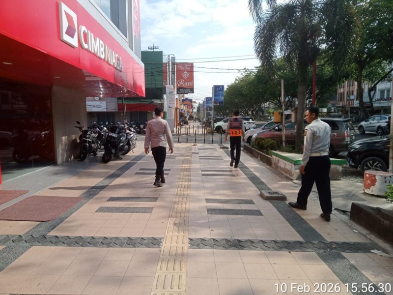 Dishub Pekanbaru Razia Kendaraan Parkir Sembarangan di Jalan Sudirman