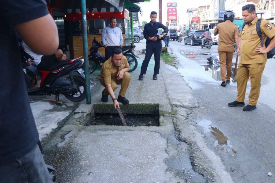 Tinjau Drainase Induk, Wako Pekanbaru Malah Temukan Banyak Sumbatan Sampah