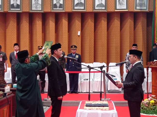 Sabarudi Pimpin Paripurna Pengucapan Sumpah/Janji PAW Anggota DPRD Pekanbaru