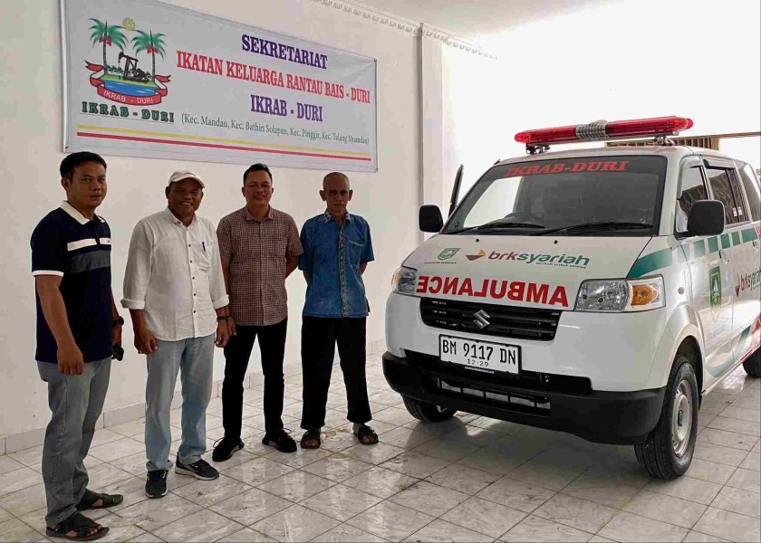 BRK Syariah Serahkan Bantuan Mobil Ambulan untuk IKRAB Duri