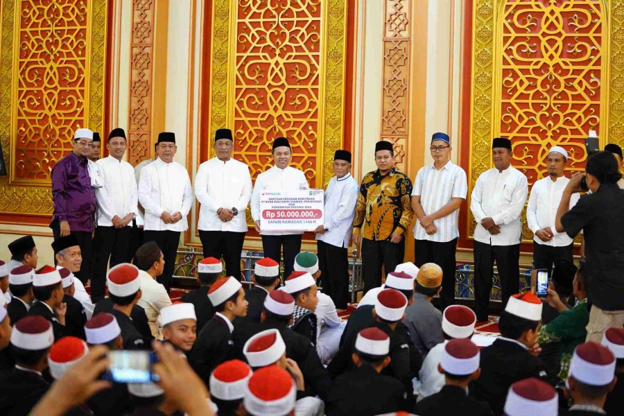 BRK Syariah Beri Bantuan CSR ke Masjid Agung Islamic Center Rohul