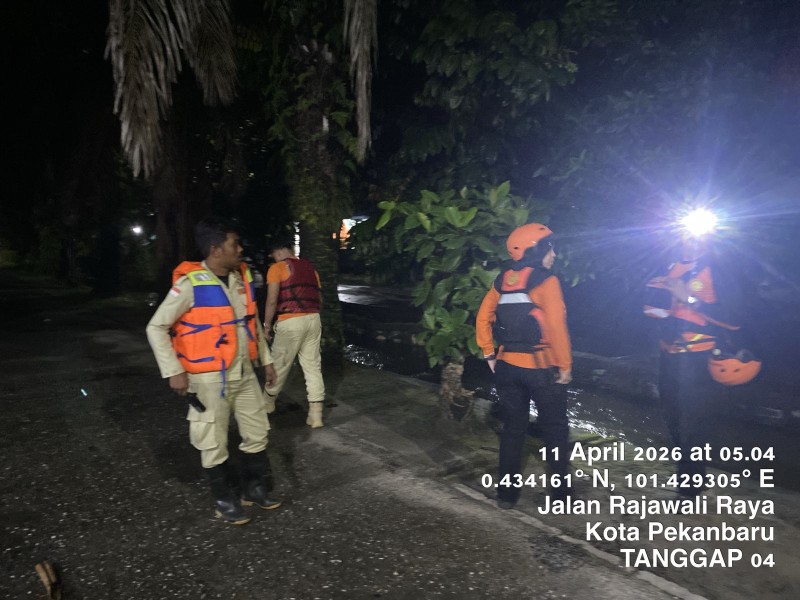 Warga Marpoyan Damai Hanyut Dibawa Banjir, BPBD Pekanbaru Lakukan Pencarian