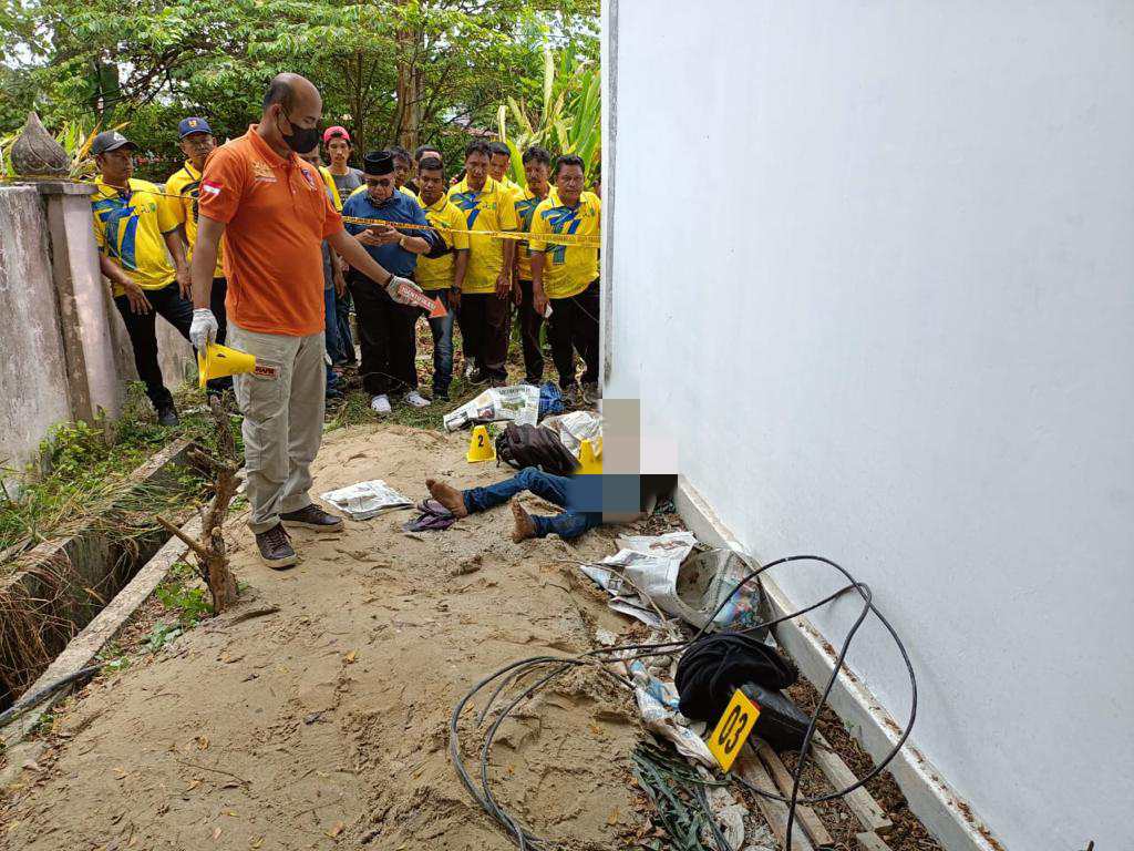 Tukang Bangunan Tewas Terkapar di Halaman Belakang Kantor PU Riau