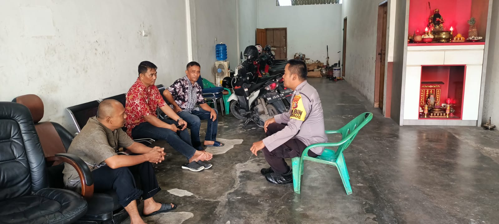 Giat Jumat Curhat, Polsek Senapelan Sambangi Sejumlah Tempat Masyarakat
