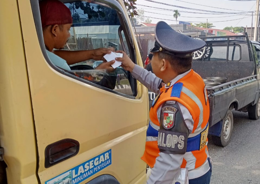 Petugas Gabungan Tindak Ratusan Truk Odol Melintas di Pintu Masuk Pekanbaru