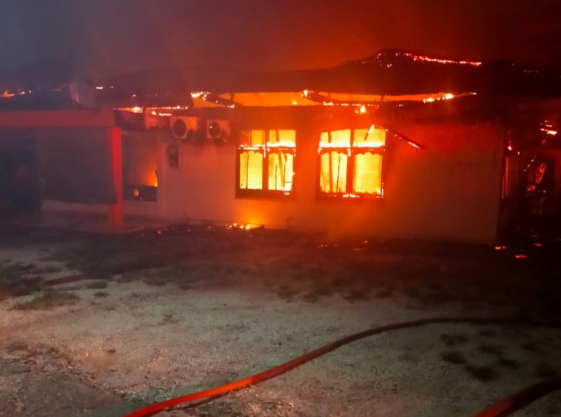 Api Muncul dari Dapur, Bangunan Kafe Ludes Terbakar