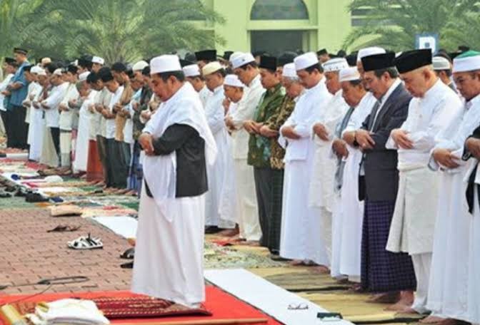 Pj Walikota Pekanbaru dan Seluruh ASN Tunaikan Shalat Idul Adha 1443 H di Halaman MPP