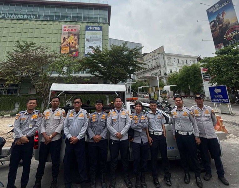 Ada Pembangunan Taman, Dishub Larang Kendaraan Parkir di Depan Mal Living World Pekanbaru
