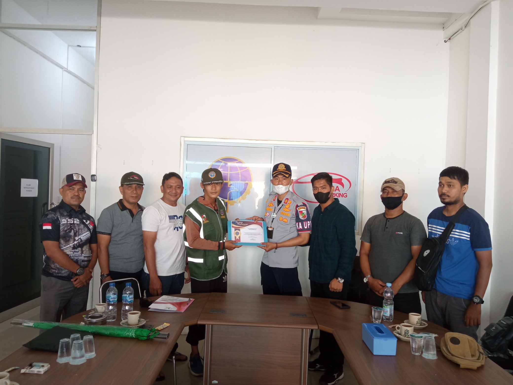 Dishub Pekanbaru dan Mitra Beri Reward ke Jukir Usai Gagalkan Aksi Jambret