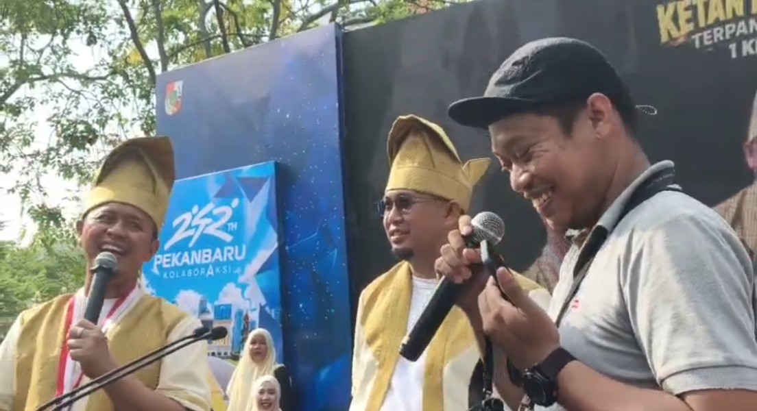 Talam Durian Sukses Masuk MURI, Andre Rosiade dan Wako Agung Berangkatkan 2 Warga Pekanbaru Umroh