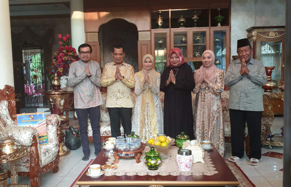 Ginda Burnama Halal Bihalal ke Rumah Tokoh Riau Wan Thamrin