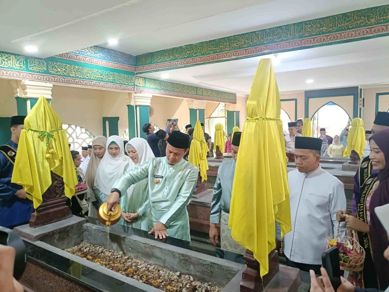 Ziarah ke Makam Pendiri Pekanbaru, Wako Agung: Jaga dan Teruskan Pembangunan Seperti yang Dicita-citakan