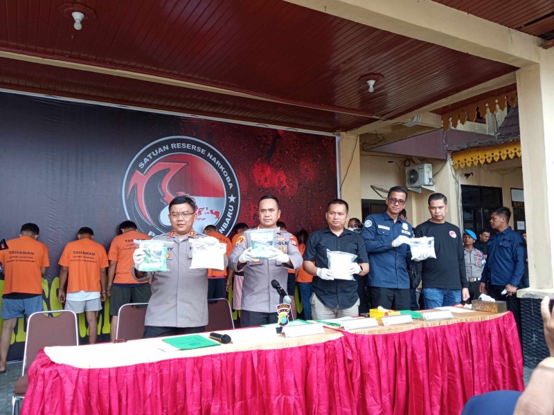 Bandar dan Tunangan Ditangkap, 4,9 Kilo Sabu Diamankan
