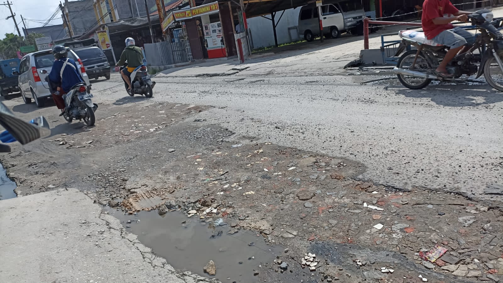 Dapat Laporan Warga, Jalan Suka Karya Segera Diperbaiki