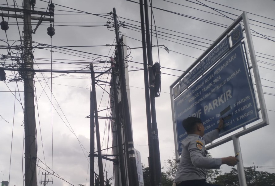 Tarif Parkir Turun, Dishub Tutup Plang Tarif Lama