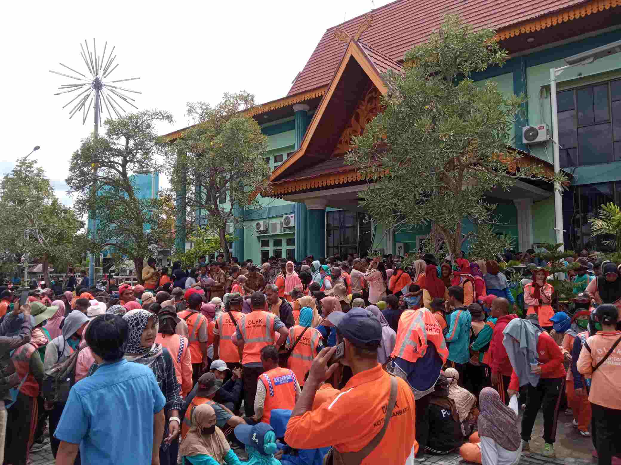 Pastikan Data Penyapu Jalan, Pj Walikota Pekanbaru Sidak Kantor DLHK