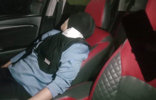 Curiga Parkir Berjam-jam, IRT di Pekanbaru Ditemukan Tewas dalam Mobil