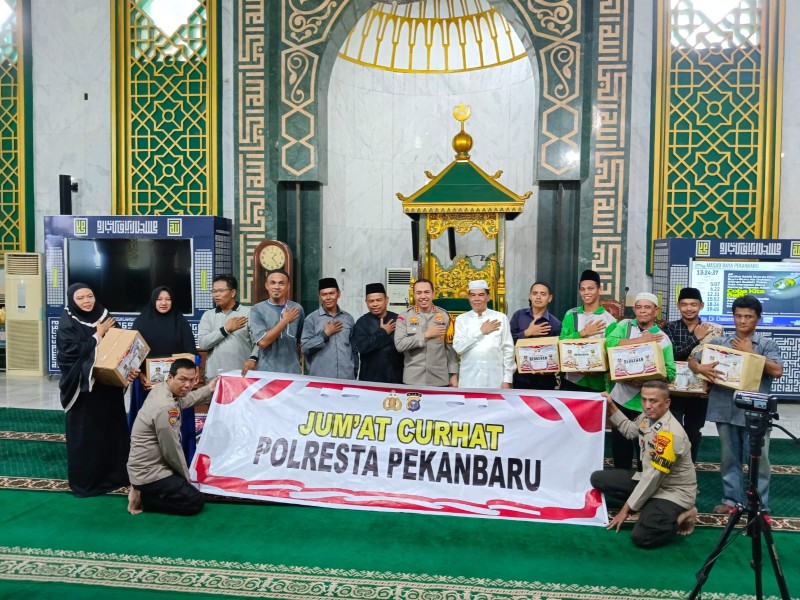 Usai Salat Jumat, Kombes Jeki Sampaikan Pesan Pemilu Damai di Masjid Raya Senapelan