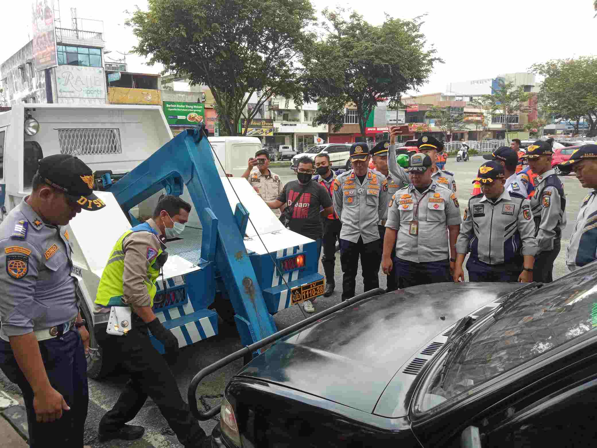 Razia Tertib Parkir, Puluhan Mobil dan Jukir Liar Ditindak Dishub Pekanbaru