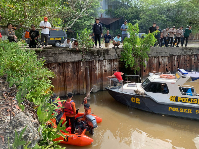 Bertengkar dengan Istri, Pria Paruh Baya Terjun ke Sungai Siak