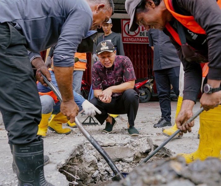 Minimalisir Resiko Banjir, Wako Pekanbaru Turun ke Harapan Raya Tinjau Normalisasi Drainase
