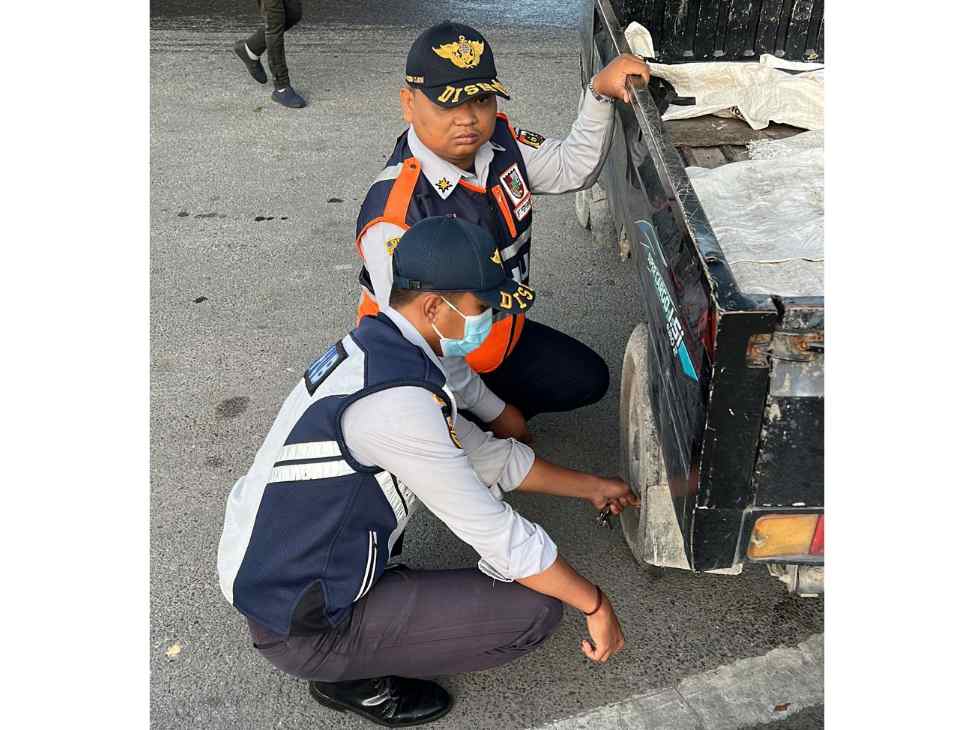 Razia Parkir Sembarangan, 5 Kendaraan Digembosi Dishub Pekanbaru