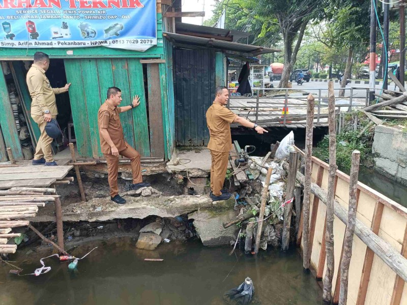 Pemko Pekanbaru Perbesar Drainase Jalan Paus, Targetkan Kurangi Dampak Banjir di Arifin Ahmad