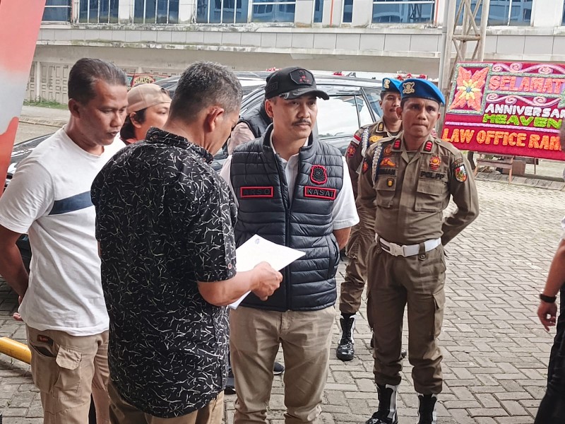 Kedapatan Tak Kantongi Izin, Satpol PP Pekanbaru Segel Kelab Malam H2
