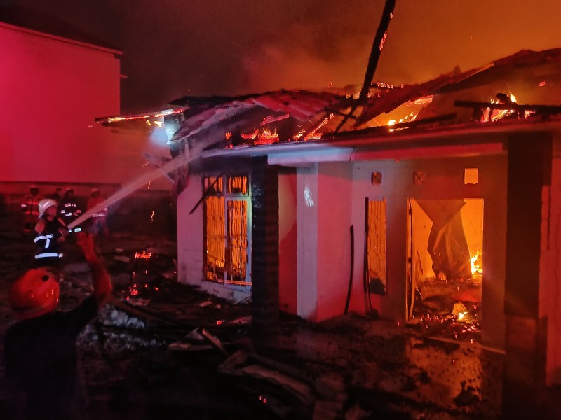 Tragis! Kebakaran Rumah di Pekanbaru Tewaskan 1 Wanita Muda