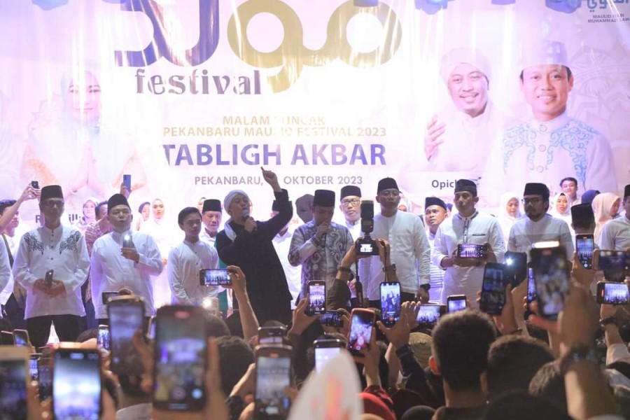 Ginda Burnama Hadiri Malam Puncak Tabligh Akbar Festival
