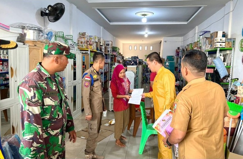 Camat Binawidya Imbau Warga Kibarkan Bendera Merah Putih