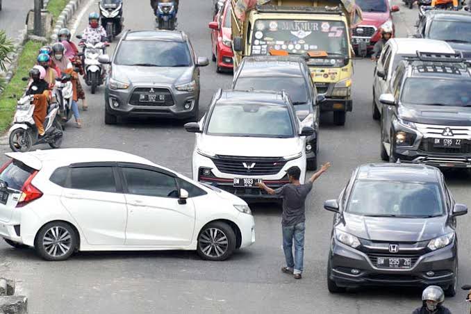 Pak Ogah Menjamur, Dishub Minta Pengendara Tak Beri Tips