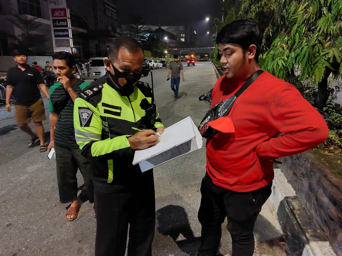 Terpental ke Jalur Hijau, Pemotor Tewas Ditempat