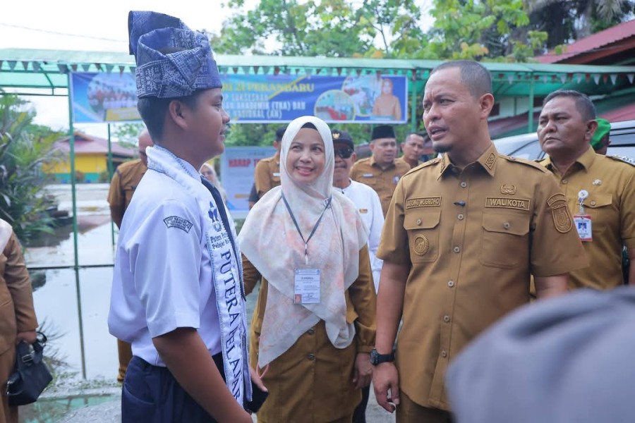 Seragam Murid SD dan SMP Gratis di Pekanbaru: Keinginan Wali Kota Agung Mulai Berjalan