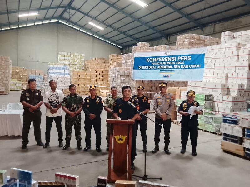 Bea Cukai Bongkar Gudang Rokok Ilegal di Pekanbaru, Sita Rokok Senilai Rp300 Miliar