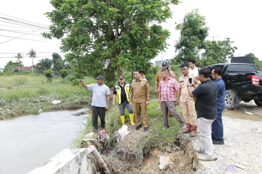 Atasi Banjir, Pemko Pekanbaru Kerahkan Alat Berat Normalisasi Sungai dan Drainase