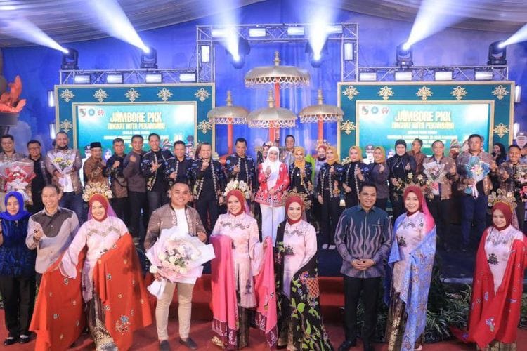 Ketua DPRD Hadiri Malam Puncak Jambore PKK Pekanbaru