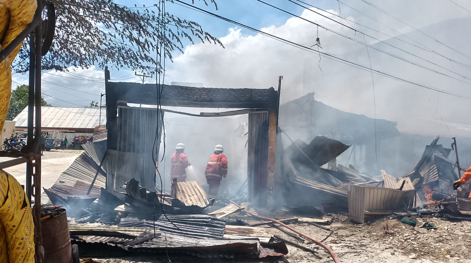 Kebakaran di Parit Indah Hanguskan Bengkel Hingga Rumah Warga