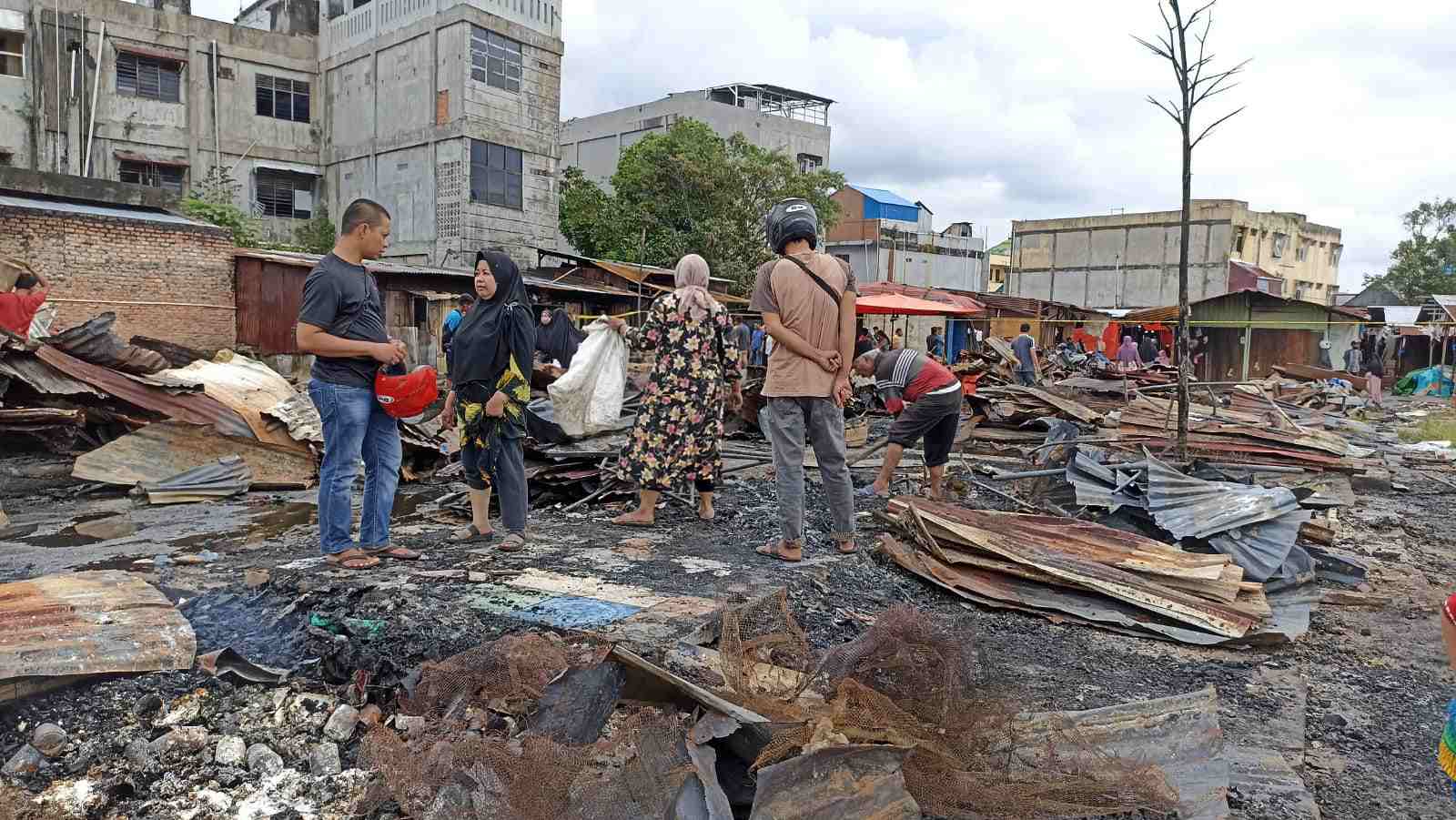 Kios Sementara Pedagang Korban Kebakaran Pasar Cik Puan Belum Dibangun